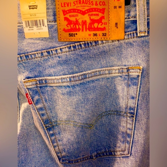 NWT Men’s button, Strength Distressed Jeans, Levis’s 501 Originals, Size 36X32 - Picture 6 of 10